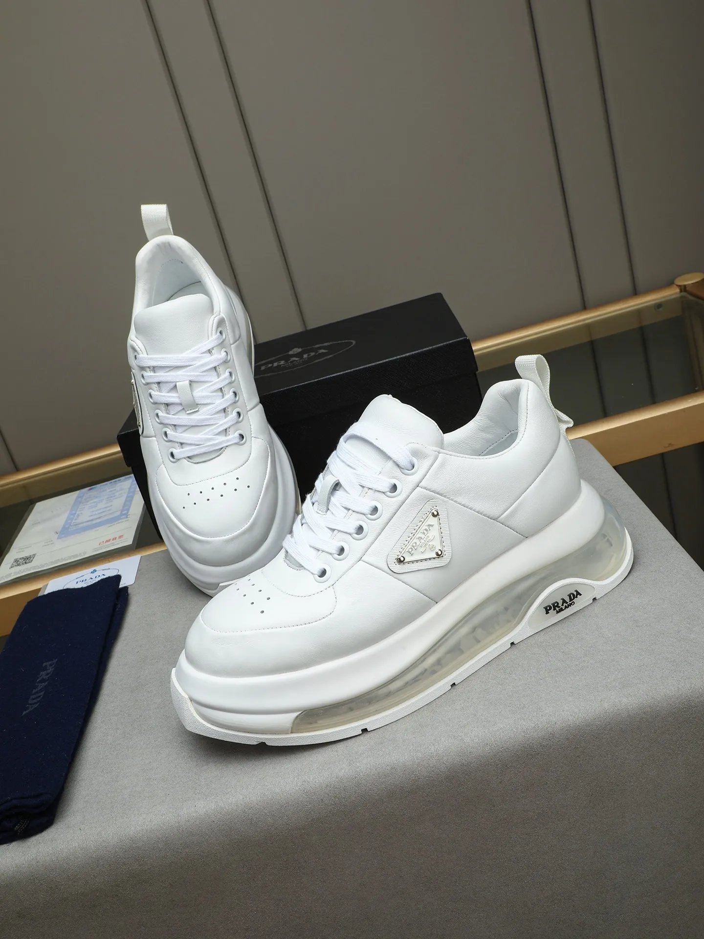 Men's shoes 💰640 Prada/Prada Men's casual shipping, imported cowhide upper, prada triangle logo, lambskin lining, original air cushion sole, rubber sewing process, rubber bottom layer, excellent shock absorption effect, comfortable on the feet! Size: 39-44 (38 45 customized)